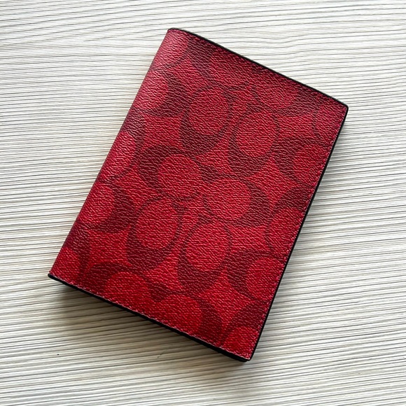 ❤️ COACH Passport Case in Red Signature Canvas NWOT - Picture 1 of 6